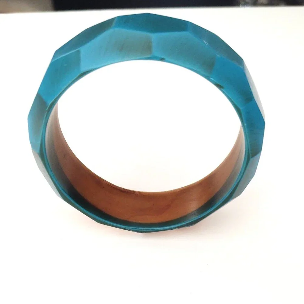 Blue and beige faceted resin bangle